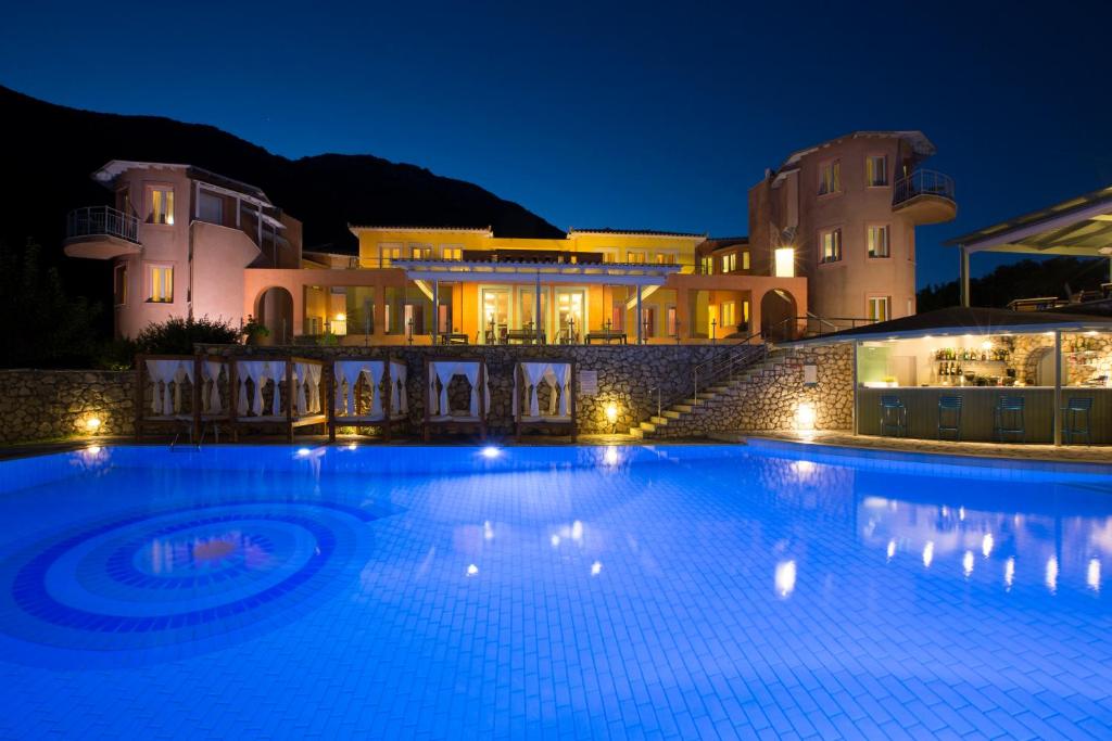 Red Tower Hotel & Suites